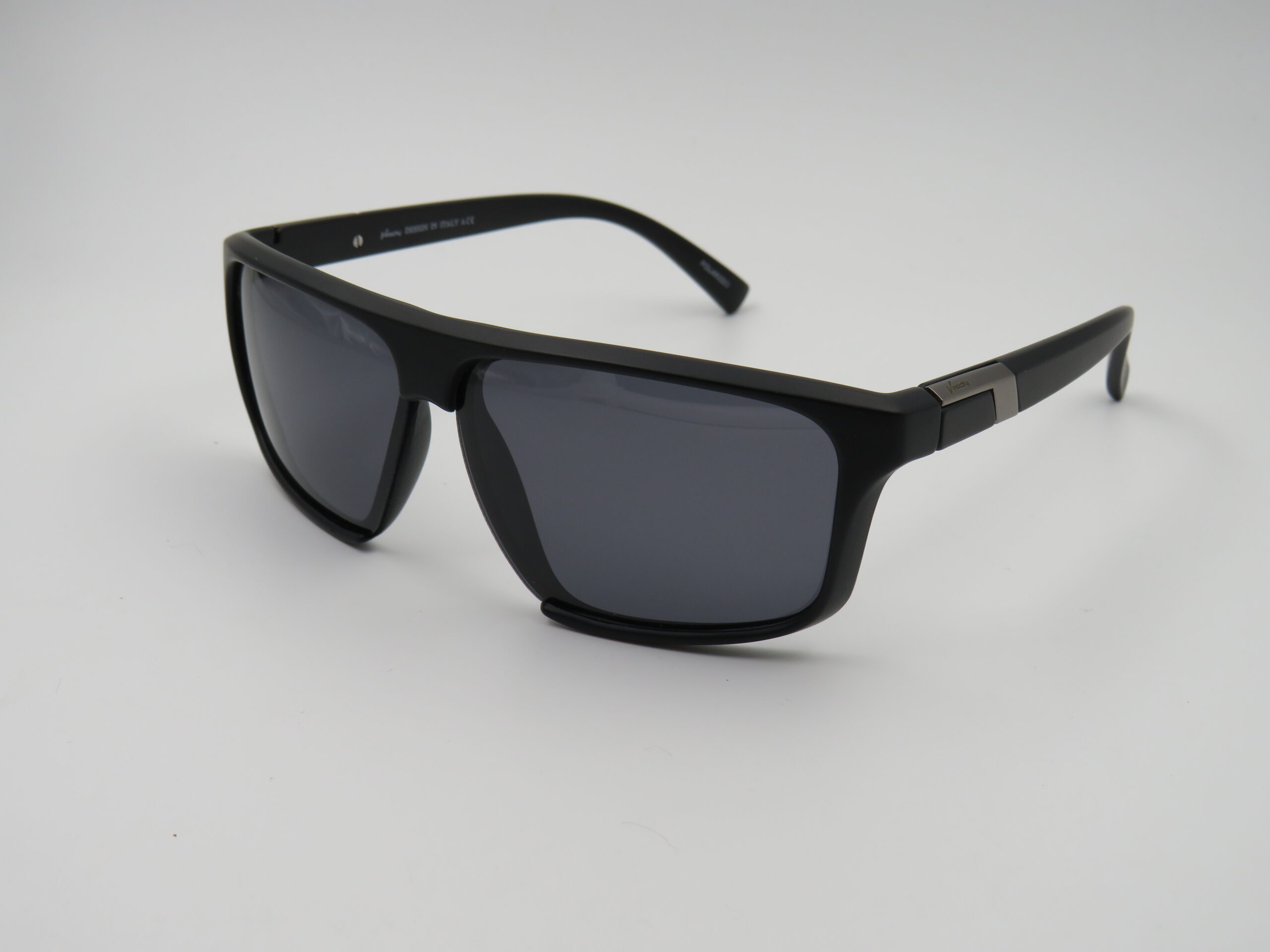 Buy Farenheit FA-604 Gunmetal Sunglasses at Lenskart.